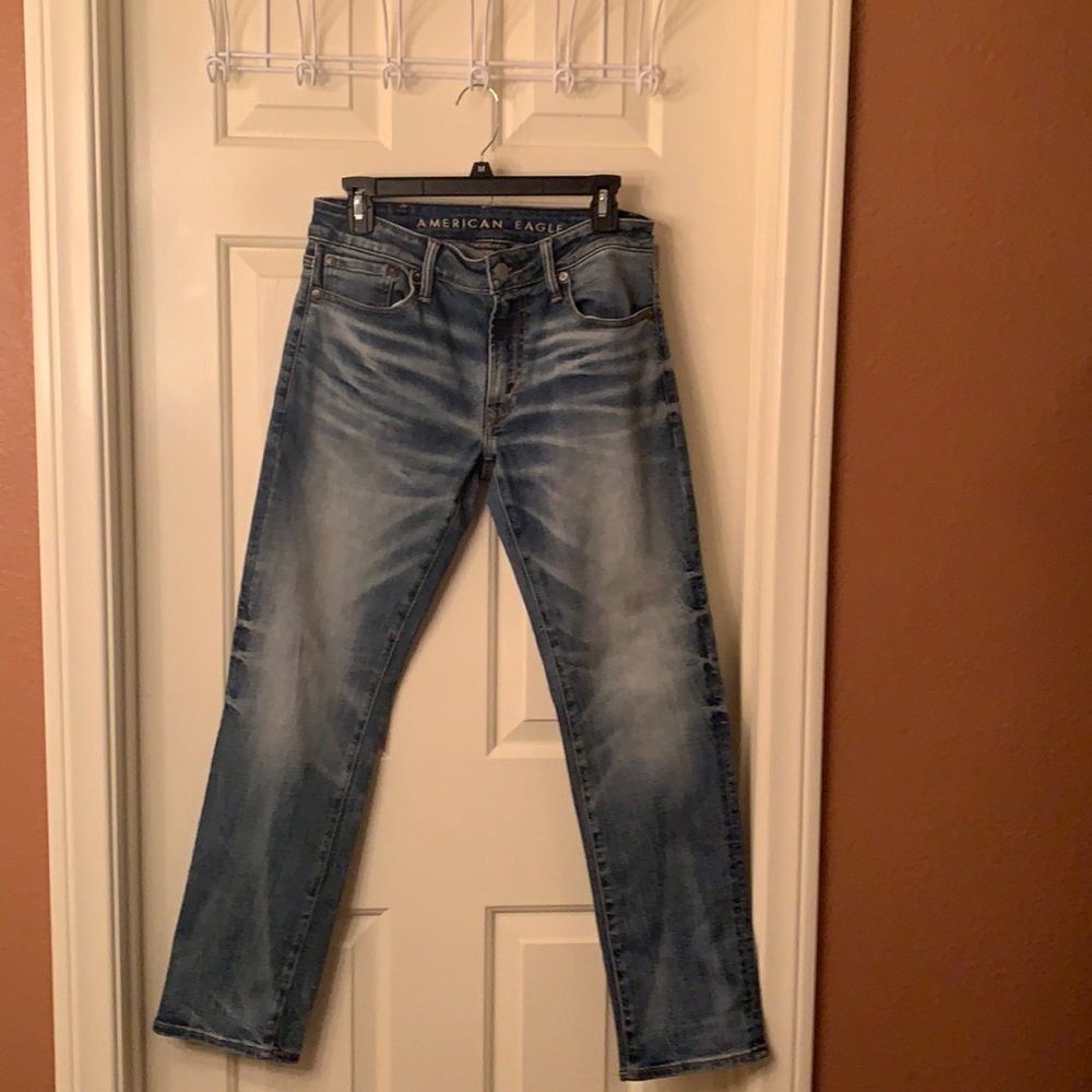 American Eagle Slim Straight Men’s Washed Blue Jeans. Size 29. Length 30